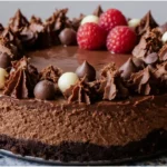 No-bake chocolate cheesecake with creamy chocolate filling and cookie crust